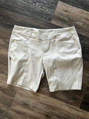 Women's Aramark FlexFit Shorts, Size 14, Beige, pockets, Excellent Condition!